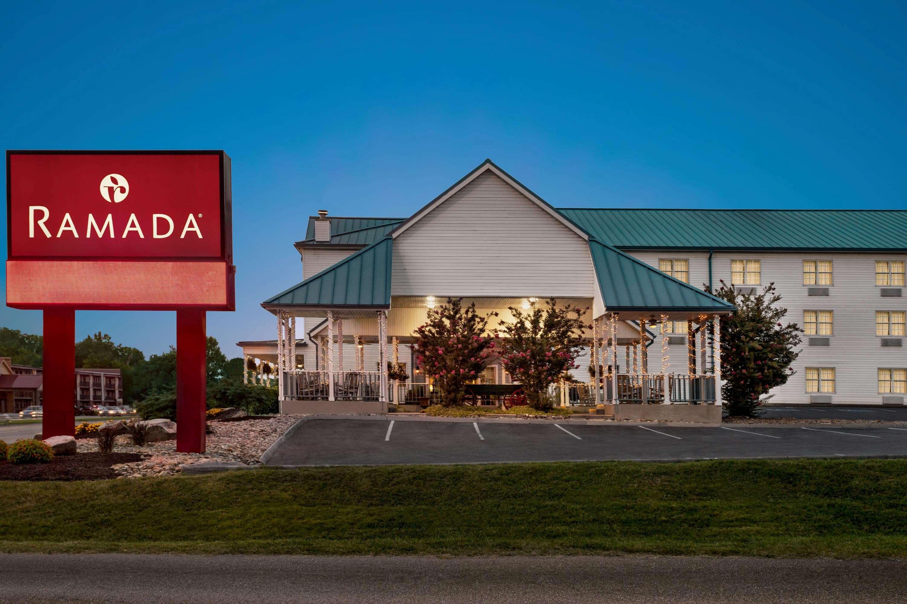 Ramada By Wyndham Pigeon Forge North Hotel Eksteriør billede